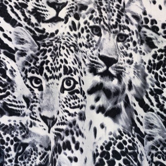 Tiger Print WhiteCross medial scrubs lots of pockets size XXL - Picture 10 of 12